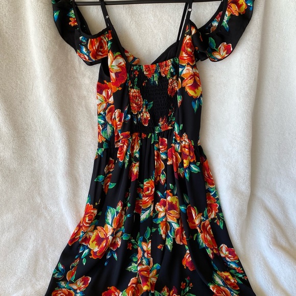 Xhilaration Floral Off the Shoulder Mini Dress Size Medium NWT - Picture 4 of 6